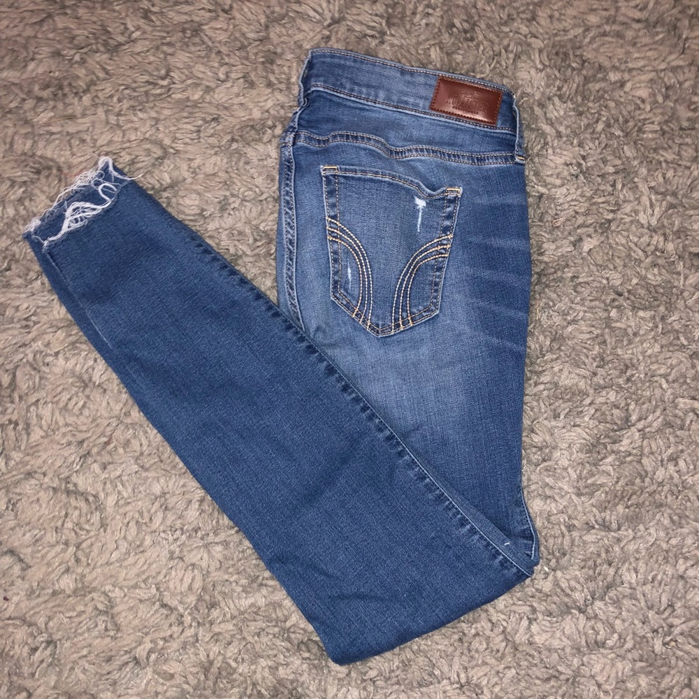 Hollister Distressed Low Rise Short Skinny Jeans